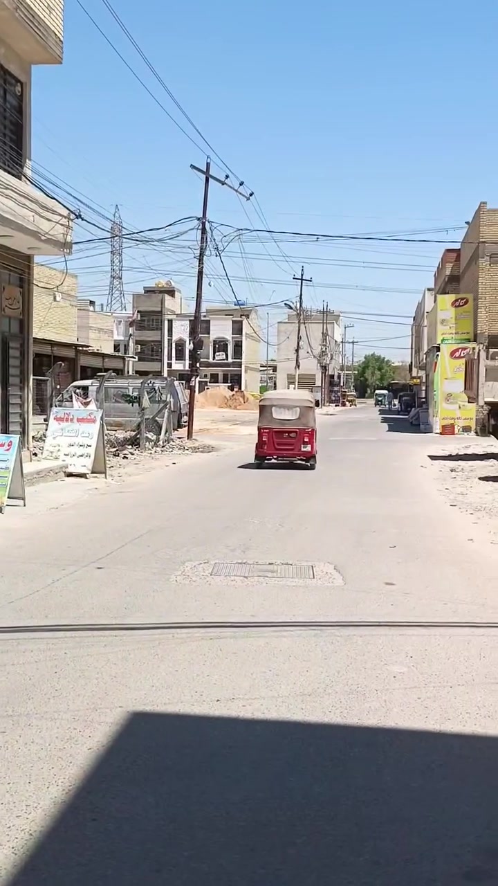 بيت البيع مساحه 73 متر طابقين بيت زيرو يحتوي على ثلاث غرف وا استقبال ومطبخ حار ومطبخ بارد ويحتوي على ثلاث حمامات غربي وشرقي وكله لوح بورسلين هندي وادراج بايات مرمر طبيعي ونضام سبالت وانضام كامرات وهديه ويا البيت تانكي وكيزر وا موطور ماء وبوستر نازل وا مغاسل وخدمات كامله مدخلين البيت  ***********
