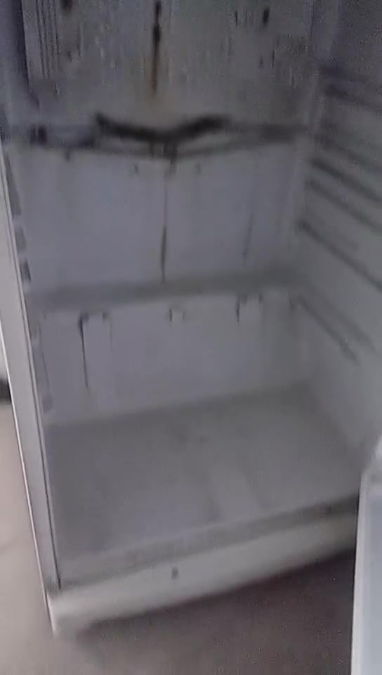 ثلاجه للبيع فقط ليك فريز ثلج ماطورها الزين كون كورد للبيع اريدها ميه الدوره
