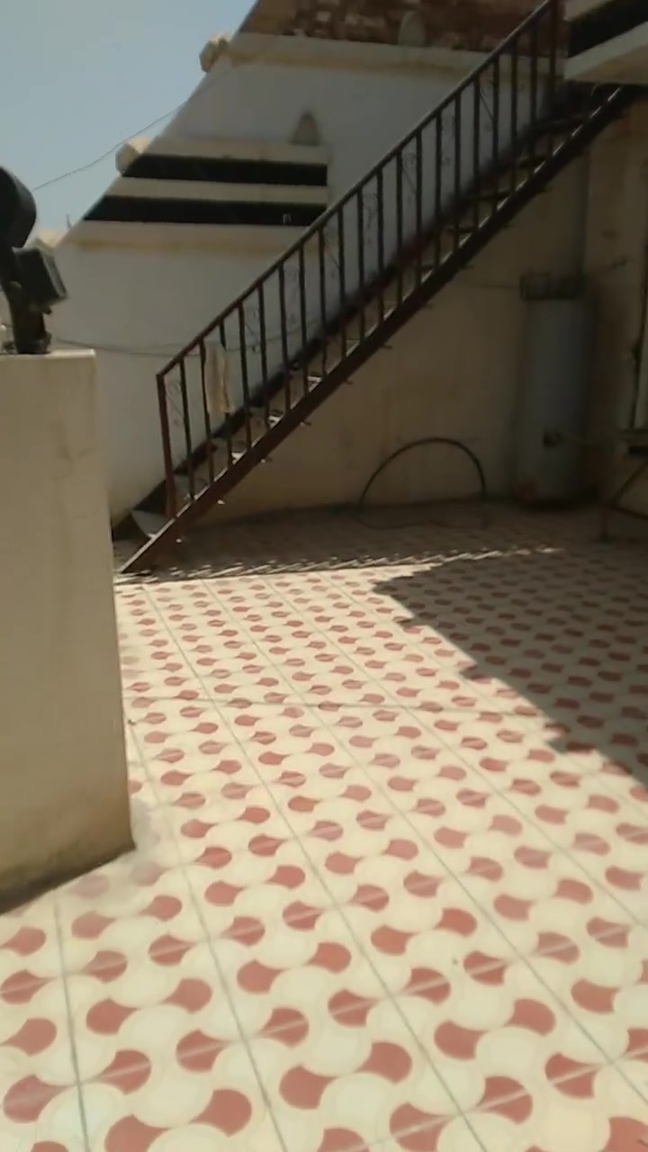 السلام عليكم من رخصة الأدمن بيت طابق ثاني للأيجار معزول عن الطابق الأرضي ٣ غرف وهول ومطبخ وحمام وصحيات العنوان حي ١ أذار مجاور كراج أبو غريب الأستفسار الأتصال على الرقم ***********
