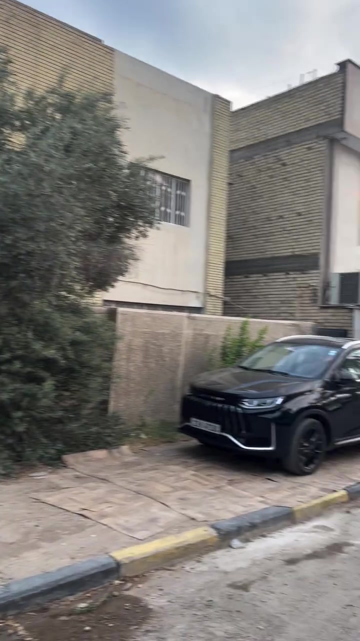 للبيع قطع من دار يعتبر ارض المساحه 100 متر الواجهه 6،25 والنزال 16 الموقع شارع فلسطين المستنصريه محله 504 فرع التربيه سابقاً قرب الحديقه للاتصال *********** او *********** شركة الخيمه للعقار
