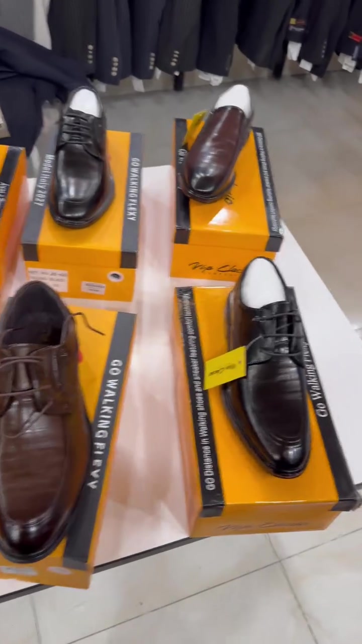 � عرض خاص من أزياء عمار لوبوس 🔥

👞 حذاء روغان من أرقى الماركات
✨ خامة راقية وتصميم أنيق يليق بكل إطلالة

💰 السعر: 25,000 دينار فقط
📏 القياسات المتوفرة: 40 إلى 45

لا تفوّت العرض 🔥
أزياء عمار لوبوس — الأناقة تبدأ من هنا �
