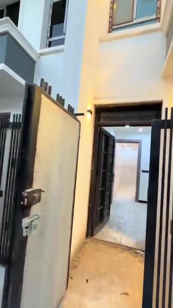 العقار للبيع في بغداد📍وحدتين سكنيتين 🏡
تفاصيل كل وحدة سكنية:
المساحة: 50 متر (الواجهة 5 م x النزال 10م).
الطابق الأرضي: مدخل + غرفة استقبال + مطبخ + منور + صحيات متكاملة.
الطابق الأول: غرفتين نوم مع بلكونة.
الطابق الثاني: سطحان منفصلان (سطح أمامي وآخر خلفي).
الموقع: بغداد - الدورة - حي الشرطة (خلف المركز الصحي).
للتواصل والاستفسار:
زكريا عبد العزيز: ***********
مصطفى عامر: ***********
