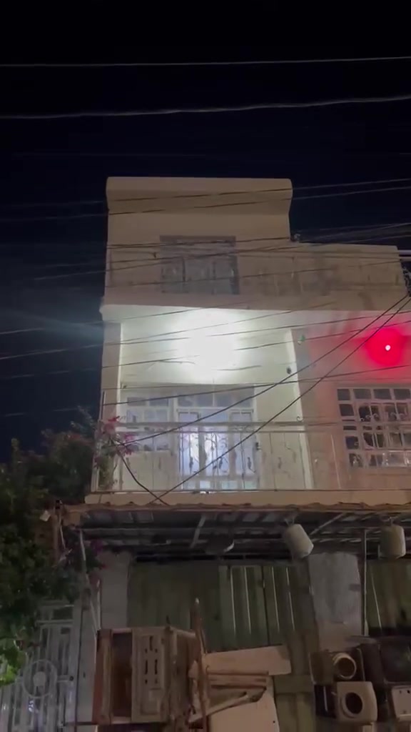 شقة للإيجار مساحة ٦٠ متر 
غرفة صالة ومطبخ وحمامات وبيتونة جبيرة 
تحتوي على كيبل انترنيت ومولد وطني وسخان 

حي العامل منطقة الاولى قرب طوارئ العلوية 
الايجار ٣٠٠ مبدئيا 
***********
