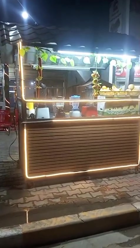 كشك للبيع حديد اصلي متانة كلش قوي كامل متكامل متعوب عليه كهربائيات درجة أولى اخذتة ٧٥٠ اريدة ٤٠٠ عنواني كربلاء  شارع سيدة زينب قرب فندق البارون للتواصل واتساب فقط ***********

