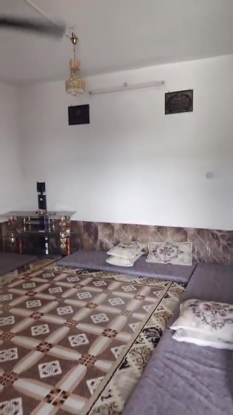 بيت مرتب في وادي الخمسه قرب جامع الغفران..غير طابو
         سعر 25 مليون وبي مجال
      استفسار.. ***********
