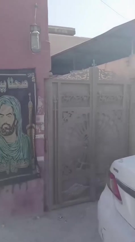 بيت 100متر في الدسيم قرب حسينية شيخ وهاب البيت كامل وجاهز ومضح بالفيديو ماء مجاري تبليط السعر 40 وبي مجال الشراي***********
