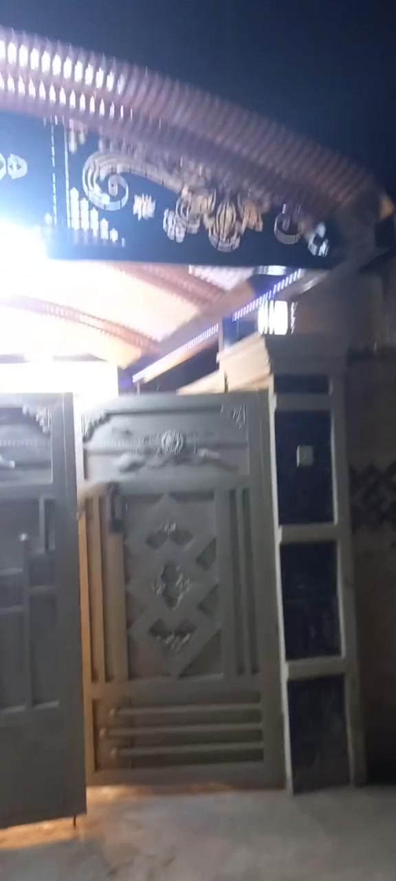 بيت للبيع ببو غريب بشارع الشهدين طابو صرف المساحه 150متره الواجهيه 7ونص ونزال 20بيت كامل مكمل السعر 150وبي مجال رقم الهاتف العراقنا بي واتساب ***********رقم الاسيا ***********
