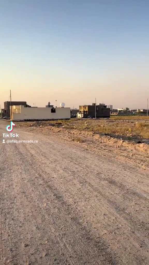 قطع طابو صرف ومركز الرمادي وبلاش
خلف السكه مقابل منطقة الملعب والزراعه 
سكن وخدمات جدا قريبه 
القطع بهل مكان خلاص ما تتاخر تنباع بسرعه
استغل الفرصة لا تخليها تفوتك
***********
