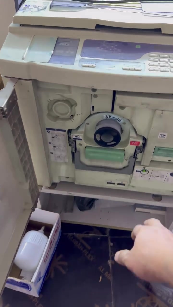 هذني للبيع كلهن قيم بلي يرضي الله واخذهن 
مكاني بصرة 
***********
