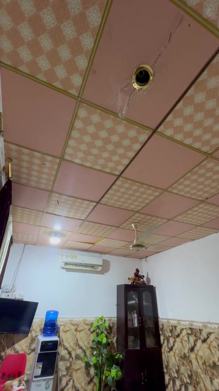 سلام عليكم بيت البيع. طابو صرف  باسم المشتري
عنوان البيت كرمة علي حي رساله  البيت مساحته 250 متر  طابقين. الطابق الول ديوان مساحته ٧في ٤وهول  مساحته ٥في ٦
وغرفتين وحمام داخلي وحمام خارجي  ومطبخ  
الطابق الثاني  غرفتين. وحمام. ومطبخ  البيت كله سقف ثاوني وسراميك  السعر ١٨٠ مليون وبي مجال 
***********
