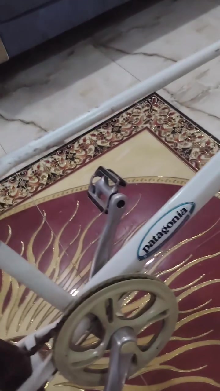 السلام عليكم بيسكل للبيع الديوانيه چلبيه السعر ب50او بيه مجال ***********
