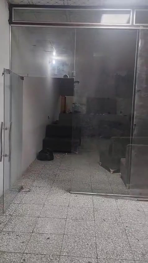 للبيع جديده العرض 6 متار ونص ورتفاع 3 امتار  مكان بغداد شعب ***********
