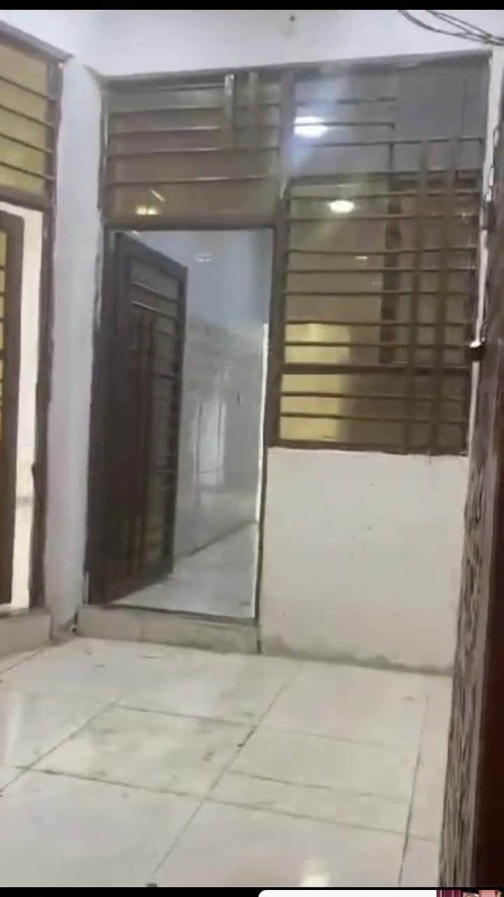بيت للبيع العنوان طريق بغداد كربلاء مقابيل الامام عون المساحه 75 طابو زراعي سند 25 رقم الهاتف ***********

