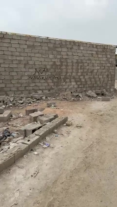 السلام عليكم ورحمة الله وبركاته
قطعة ارض عقد زراعي في منطقة الدورة البوعيثة ( شارع نوفة)
المساحة بالسند 100 م واقع حال 118 متر - عقد زراعي وزارة المالية سند 17- المنطقة كلهة بناء بالكامل القطعة مواجهة لشارع فرعي 5 متر  تبليط - مكفولة من العشائر واي مشاكل 
معاملة تطويب كاملة مسلمة لبلدية الدورة مسبقاً -  سعر مناسب جداً -للتفاوض تواصل واتساب فقط -***********-
