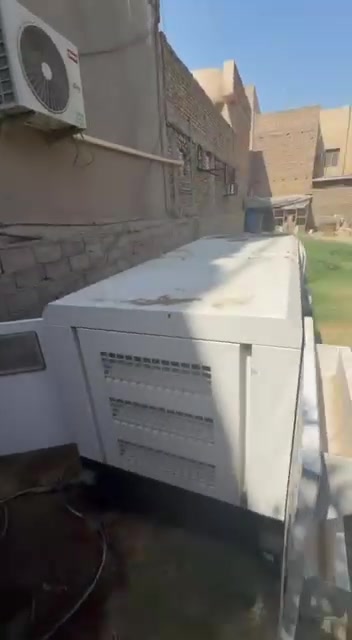 مولدة Cummins  استعمال ٣ اشهر فقط للبيع 
مواصفات المولدة:

القدرة الاسمية: 85 kVA
القدرة الفعلية: 68 kW
الجهد: 400/230 V
التردد: 50 Hz
السرعة: 1500 RPM
عدد الأطوار: 3 فاز
التيار: 123 A
معامل القدرة: 0.8 PF
نوع الآلترنيتر: LONGKAI LK224G
نوع AVR: SX460
جهد الإثارة: 40 V
تيار الإثارة: 1.8 A
درجة العزل: Class H
درجة الحماية: IP23
درجة حرارة التشغيل المحيطة: 40°C
توصيل الملفات: Series Star
نوع التثبيت: IM B15
طريقة التبريد: IC01
الرقم التسلسلي: 25187030
فل كاتم للصوت
للاستفسار :
***********
