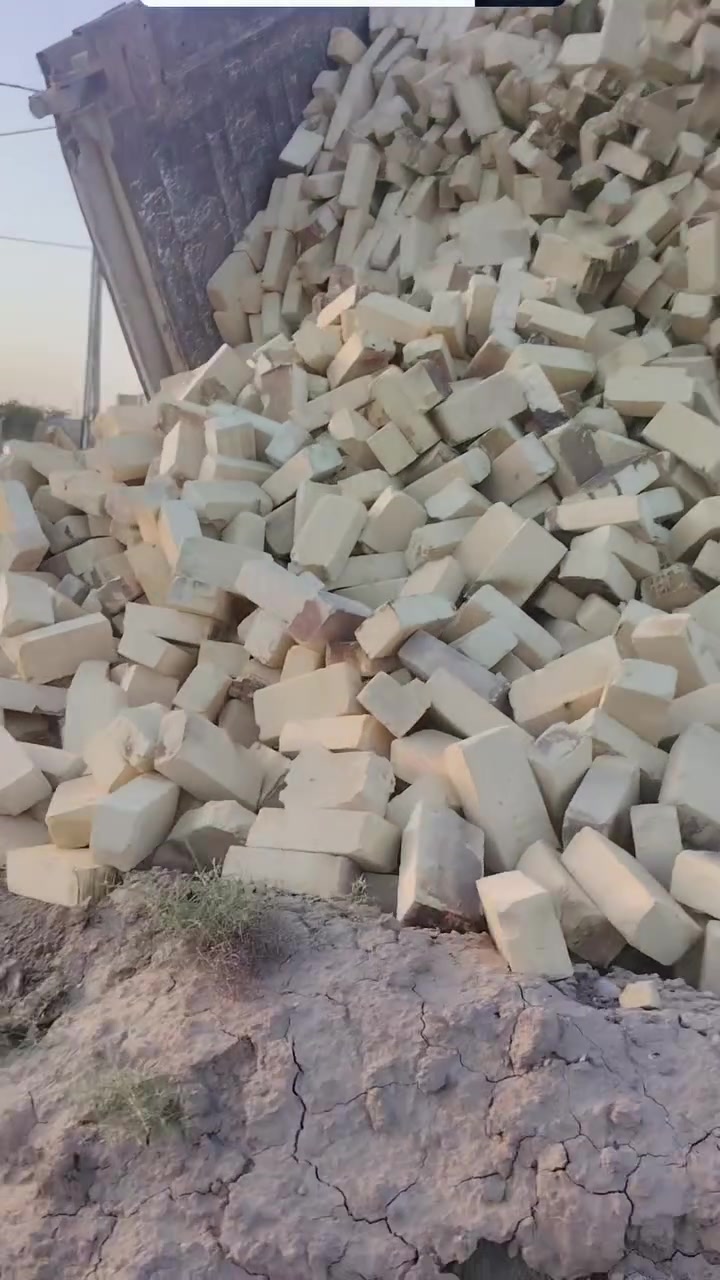 اللهم صل على محمد وال محمد يوجد لدينا طابوق درجه اولى شرط المكلاب واحد على واحد ***********
