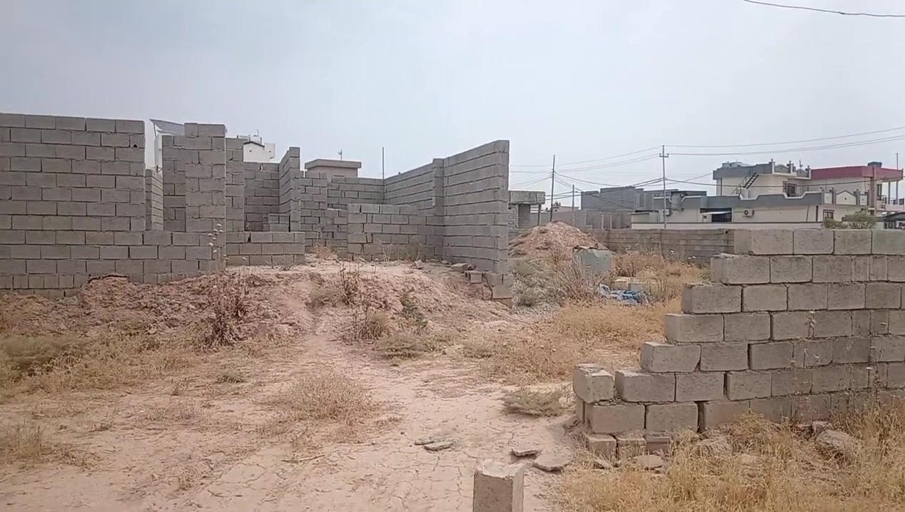 بسبب الوعود الكاذبه.
هيكل مامصبوب وقطعه طبك
للبيع بالبكاره خلف بيوت الشيخ بوجهن عالمي الشرقي مساحه 500 متر مسيجه واصلها كهرباء وماء استفسار ***********
