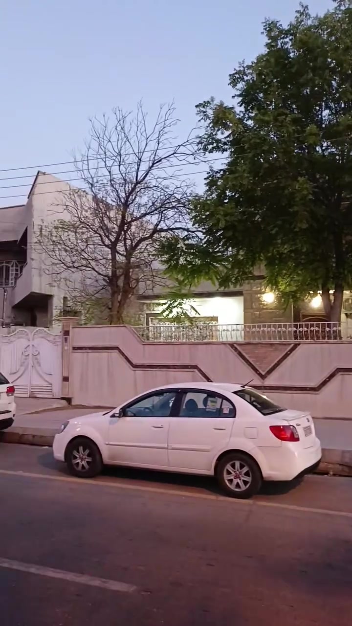 دار للايجار حي الرفاق
تجاري وليس سكني
المساحة 400متر
يصلح شركة مقاولات او
مدرسة اهليه
او روضة
للاستفسار أكثر اتصل 
*********** او مراجعة مكتب الجوهرة للعقار حي الزراعي مجاور جامع القصواء

