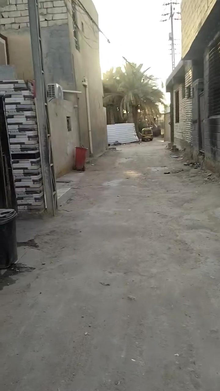 السلام عليكم للبيع بيت طابو زراعي بلحر بحي سومر بشارع ابو نسيم مساحه 120م طابقين بي استقبال وهول ومطبخ وغرفه وصحيات خارج وداخل وبي غرفه وهول فوك. ***********
