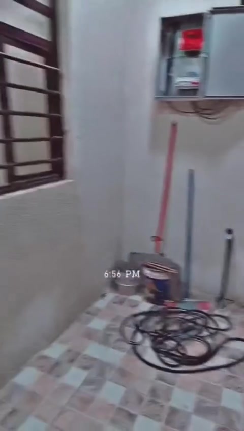السلام عليكم بيت للبيع زراعي ١١٠ متر مربعه النزال ١١ الواجهه ٨  غرفه صاله استقبال مطبخ منور تواليت خارجي حمام داخلي الطابق الثاني سندويش السقف صاله وغرفه وحمام وغرفتين   ٩٥ العنوان زعفرانيه الوليد السايدين***********
