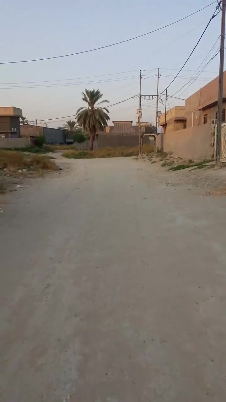 الدار للبيع العنوان المسيب طريق ابو الجاسم حي الصدرين مساحة الدار 200متر سند 25 زراعي للاستفسار الاتصال على الرقم ***********
