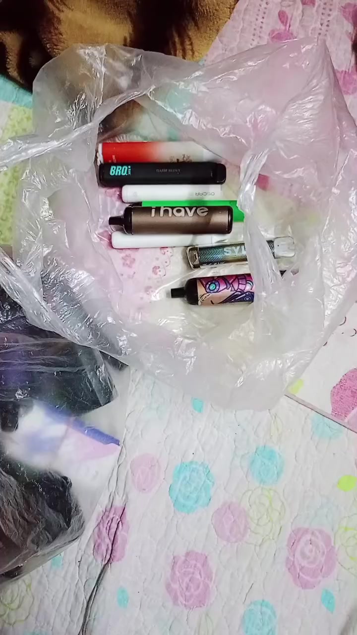 عندي نراكيل مستعمله شلعه الكترونية الي يستفاد منهم من بطاريات نراكيل خلي ياخذ  بسعر رمزي وحده  ع 500دينار عدد178 وحده كوله شغال  ابيع شلع شي ع شي   مكان بغداد *********** توصيل ماكو عندي
