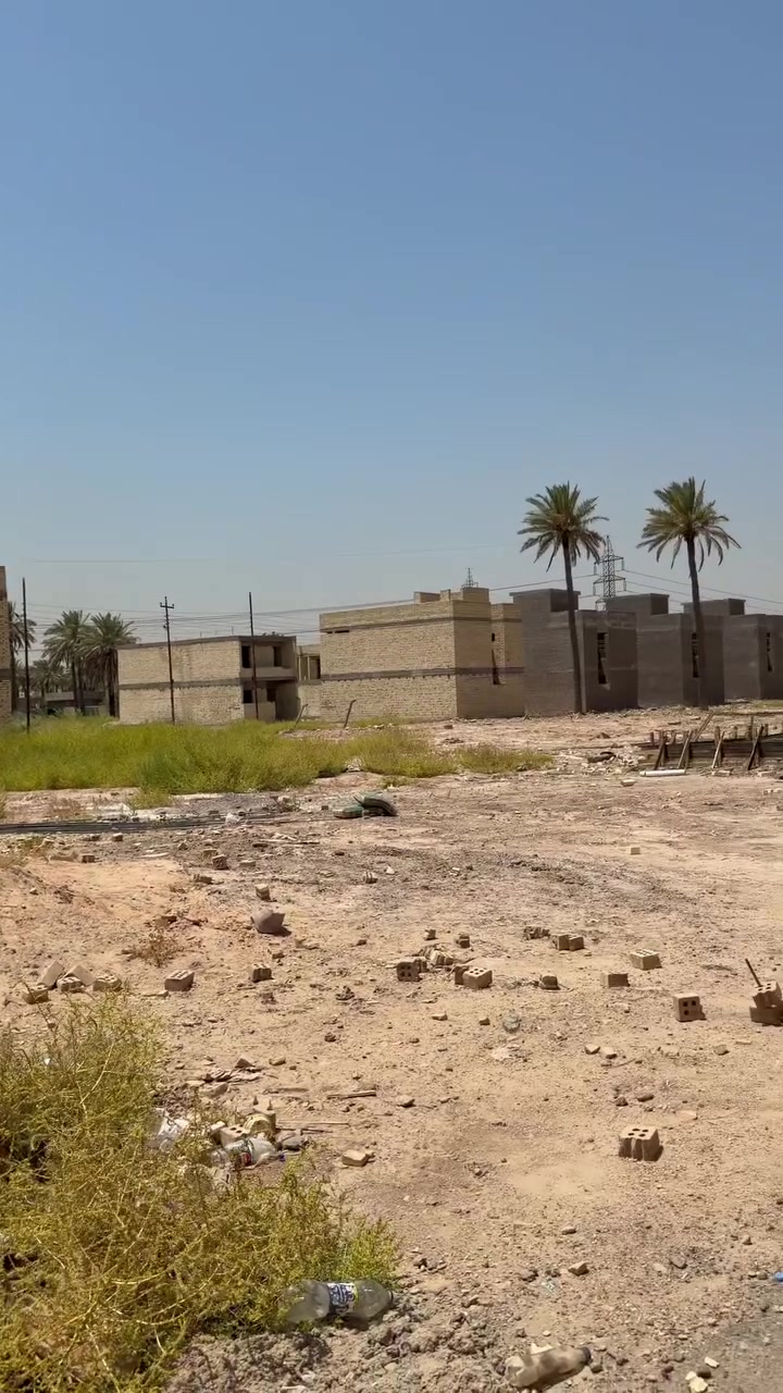 قطعة ارض ١٠٠ متر ٨*١٢ ونص بين السريع والشارع الرئيسي بمجمع مسكون ومخدوم السعر ٢٦ من صاحب الكاع ***********
