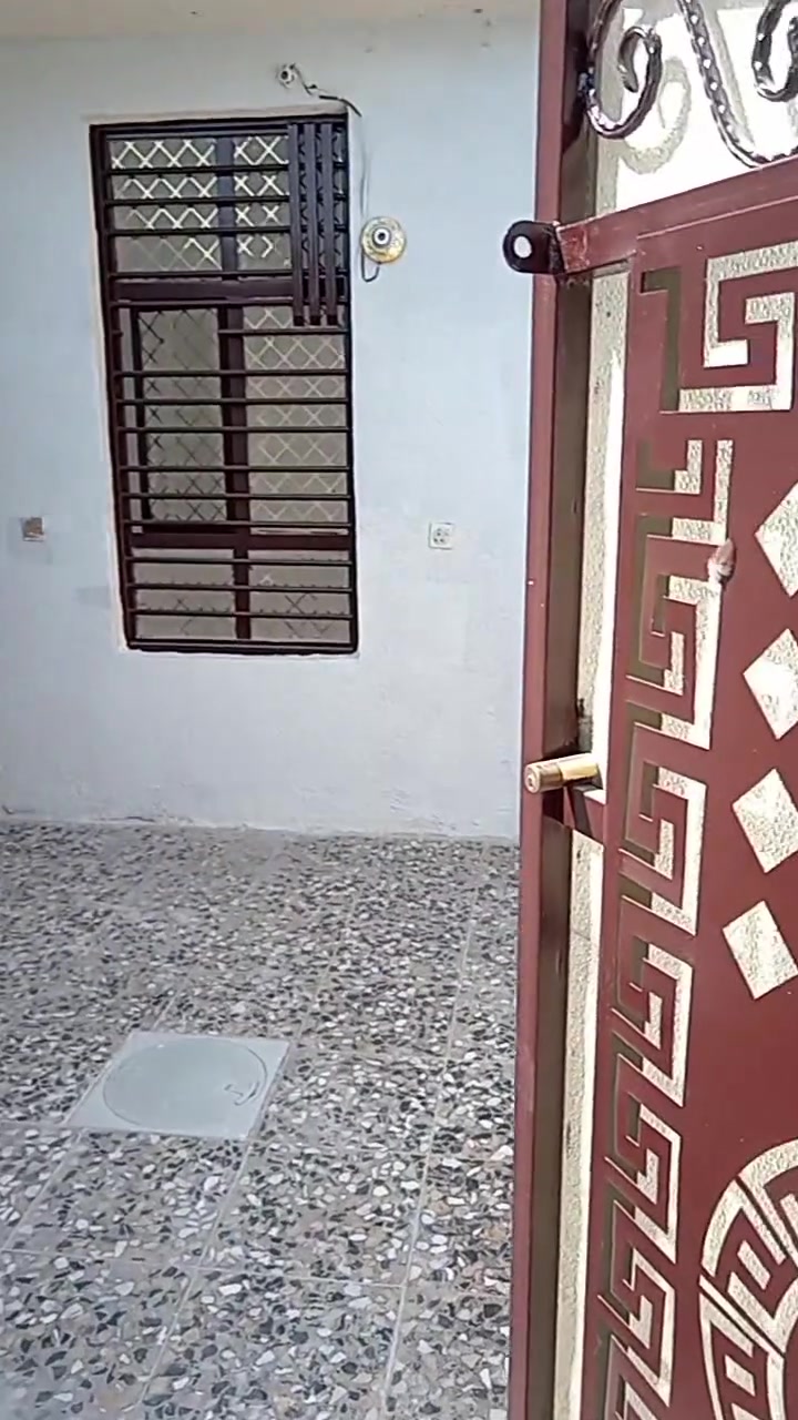 يالله سلام عليكم بيت مساحة ١٠٠ متر جديد مامسكون البيت العنوان الخدمات  قريب على مطعم ابو إيهاب بالشارع العشيرين بضهر التجاري سعر الاتصال على صاحب الرقم وبخدمتكم ***********
