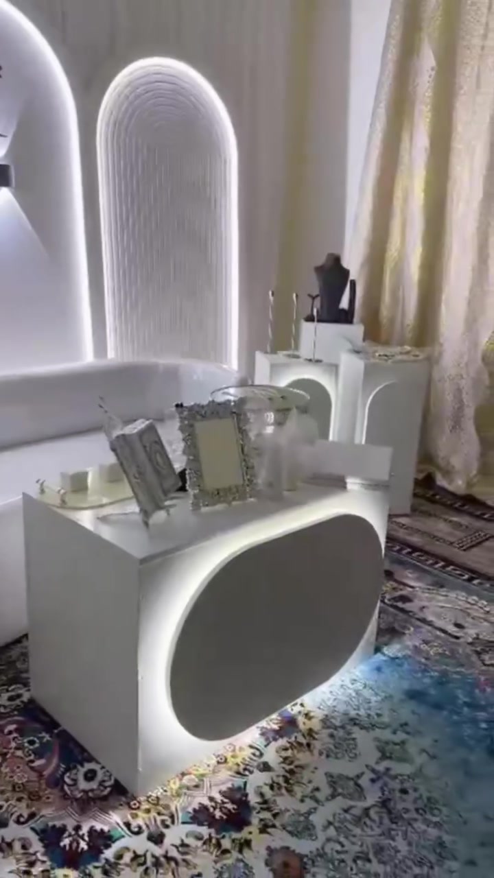 كوشه ٣قطع جديده ما مستخدمه للبيع وليس الإيجار الاستفسار  رقم الهاتف
***********
