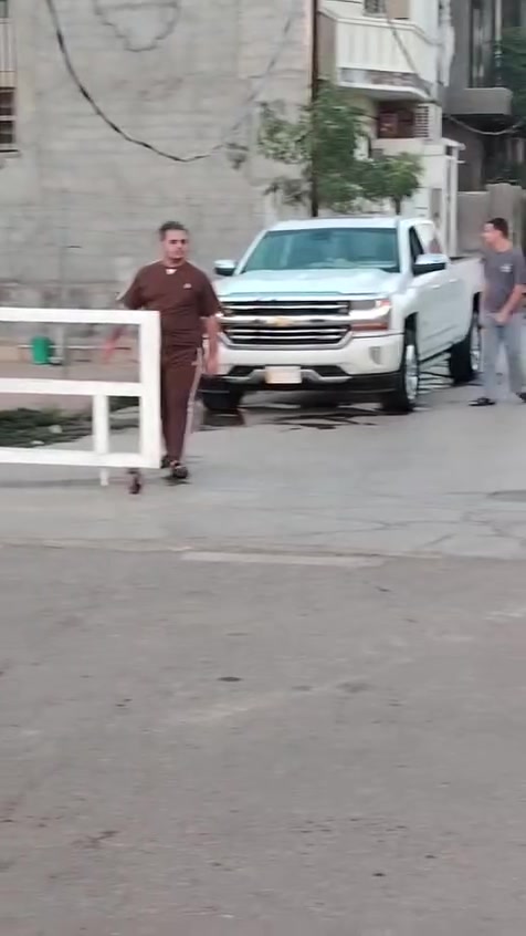 السلام عليكم ورحمة الله وبركاته دار للبيع المساحه ١٠٥متر طابو زراعي سند ٢٥ بناء حديث درجه اولى طابوق يحتوي على استقبال ومطبخ وصاله وغرفة نوم وصحيات الطابق الثاني ثلاثة غرف نوم وصحيات موقعه كورنيش ديالى للاستفسار الاتصال على الرقم ***********
ملاحظه : ماأجاوب لا تعليقات ولا خاص تحياتي للجميع
