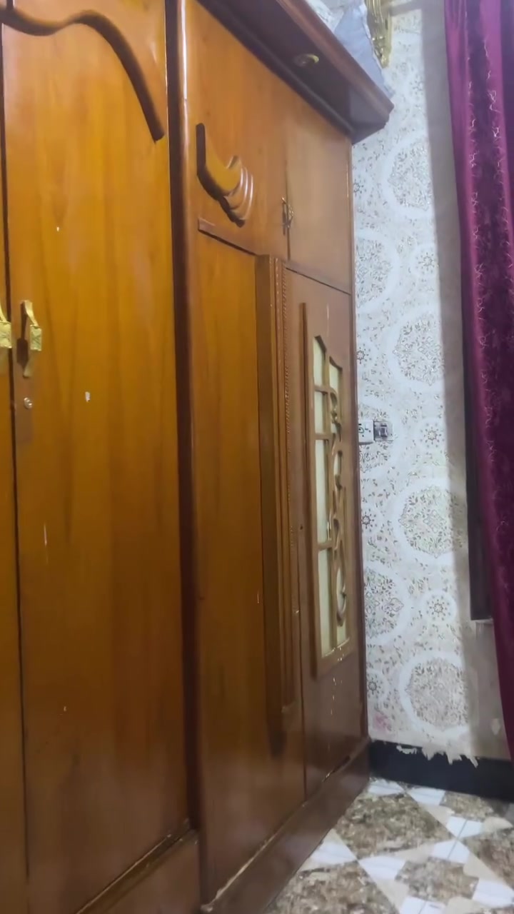 يالله سلام عليكم غرفت أ خشاب  كاملهً بس نقص بوفيه لبيع مستخدمه الصاج الصلي *********** بي واتساب  السعرو 850وبيه مجال
