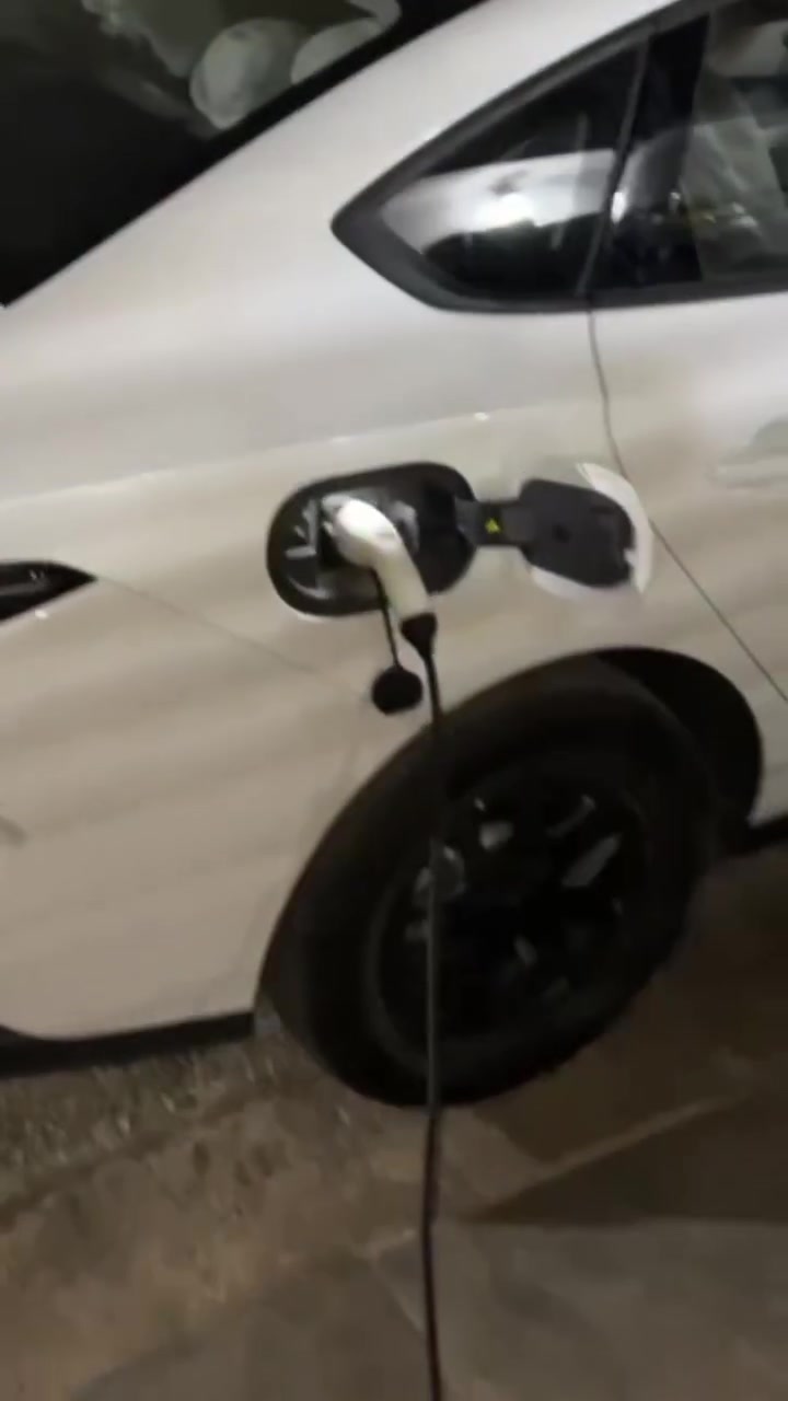 🔥⚡ حماية متكاملة لشحن سيارتك وأجهزتك بكل أمان! 🚗 ضمان صيانه مجانية🔌
لا ​تخاف على سيارتك من تذبذب الكهرباء أثناء الشحن؟ وفرنالك الحل بنظام حماية ذكي ومتكامل داخل بوكس خارجي متين:
​حماية ذكية للجهد: يفصل التيار تلقائياً عند أي ارتفاع أو انخفاض بالفولتية لحماية سيارتك من التلف. 📉📈
​قاطع دورة مزدوج: يوفر أماناً تاماً ضد الأحمال الزائدة والتماس الكهربائي. 🔥
​نظام إطفاء حراري ذاتي: حماية متقدمة تستجيب فوراً لأي ارتفاع خطير في درجات الحرارة داخل اللوحة. 🚨
​مقبس طاقة متين: مصمم لتحمل أحمال الشحن العالية بكفاءة واعتمادية. 🔌
​شحن آمن وراحة بال تامة لسيارتك الكهربائية! 🛡️✨
للحجز. التواصل مع الصفحة او على الواتس اب
***********
​#شحن_سيارات_كهربائية #حماية_كهربائية #EVCharger #العراق #بغداد #ريلز
