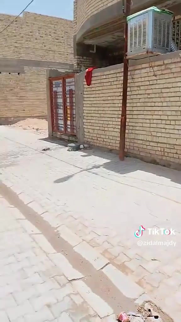 100 م للبيع او مراوس شارع ابو موسى كامل خدمات 
 للاستفسار *********** تواصل واتس اب وبالخدمة
