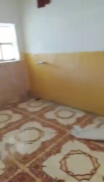 بيت للبيع  طابوووووووو صرف بحي البكر  قرب جامع رؤوف المساحه. ٢٠٠ متر والسعر ٥٥ متكون من متكون من ديوانيه مطبخ حار وبارد وغرفيتن جوه وصاله وصحيات  وقاط ثاني غرفيتن ومخزن بسطح ... ورقم ***********

