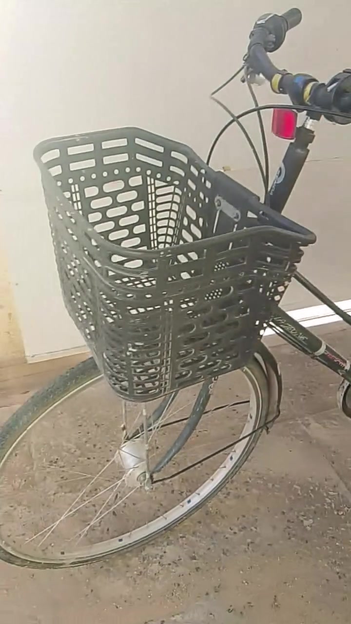 بايسكل للبيع في كربلاء سعره 160 الف وبي مجال مستعجل تواصل مع الرقم*********** وبي مشكلة في الكشن يمكن تعديله من جديد ومستعمل سنة1
