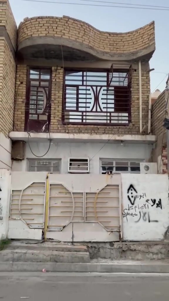 للبيع دار 100متر على شارعين يصلحه
الاستثمار في منطقة كرارة أربع شورع 
سعر مناسب جدن رقم *********** وتساب
