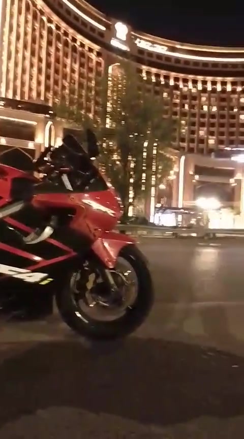 سلام عليكم 
F4i600cc افوراي
دراجه كير ومكينه مكفولات كفاله عامه 
مكينه سبانه ما ممدود عليه بس مبدل كلج هوندا اصلي 
دهن وفلتر وماي راديتر مبدل جديد 
عدسات مازده رهيبه وسكن ازرك جماليه مري نينجا يدات رياضيه وقبضه تانكي كفراته شوي يرادله ترتيب نطيك تراي للبصره منفيس الدراجه موجود
مكاني بغداد الحسينيه الراشديه
***********
سعر 24وبيها مجال شي بسيط
