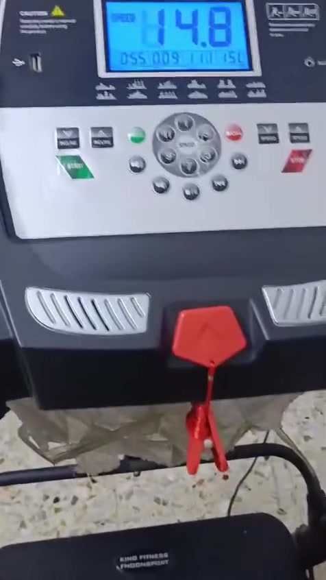 عندي جهاز جري مثل  الي بالصوره  للبيع... استخدام منزلي نضيف جدا وزن يتحمل 180كيلو دبل ماطور جبلي بي حزام تكسير شحوم تدليك جسم كامل موصفات او بي .. ام بي ثري سماعات  العنوان بغداد سعره 350 وبي مجال الكراده بارك السعدون وهذه رقمي ***********
