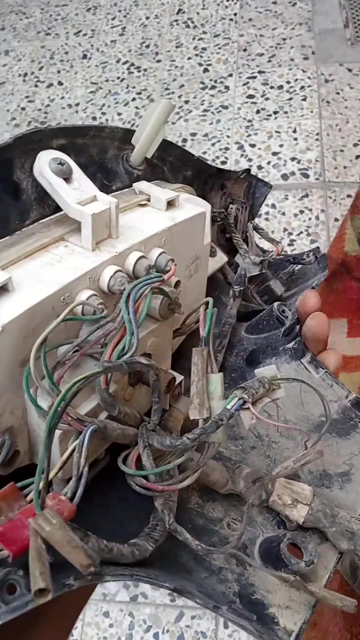 مال بخاخ هاذا سعره 25قفل عل فحص دكمه شويه مجيمات متروك يرادلهن تنضيف فول نضافه هاذا
