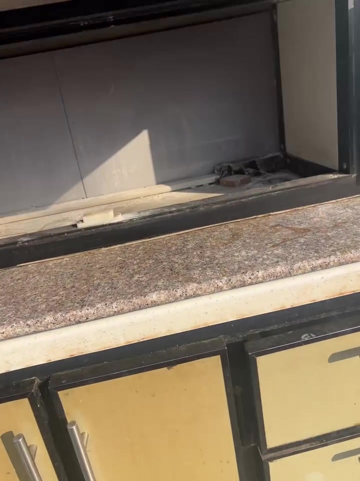 سلام عليكم كاونترالبيع 3قطع وسقف كله مرمر سنك والكاونتر مرمر وسعره 150 الف/***********
