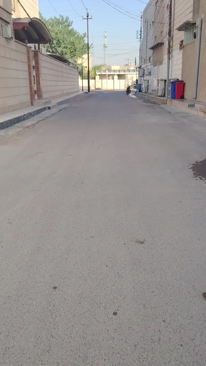 السلام عليكم قطعه أرض للبيع يم القاعه المغلقه بلفرع الجمعه الثانيه المساحه 130 متر خدمات كامله اتصل ***********

