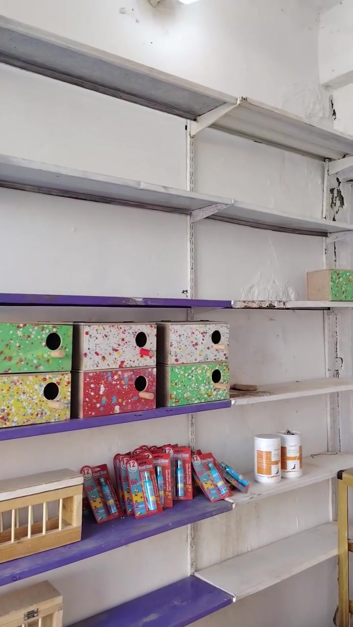 رفوف للبيع حديد السعر 150 ليريدهن يخابر***********
