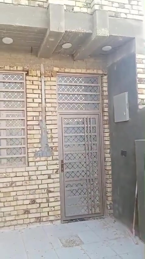 بيت للبيع: منطقة عميشة : بناء حديث سنة 2025
فجاهز: تانكي ماء عدد 2 وسخان ومغسلة وماطور رات: البيت جاهز للسكن
: غرفة نوم عدد 2 وهول مطبخ وستقبال صيات داخلية وخارجية سطح اشتايكر ستارة وبيتونة المساحه ٢٠٠متر طابق واحد ***********
