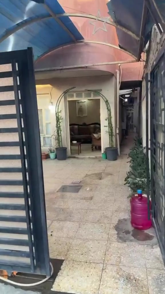 🏡 للبيع دار سكني في بغداد – الغزالية / بداية شارع الضغط
📍 الموقع: الغزالية – بداية شارع الضغط – محلة 673.

📐 المساحة: 120 متر مربع.

🏠 الواجهة: 6 متر.

📏 النزال: 20 متر.

تفاصيل الدار:

- 🚗 مساحة الكراج: 6 × 6 متر.
- 🛋️ مساحة غرفة الضيوف: 5 × 5 متر.
- 🏠 مساحة الهول: 4 × 5 متر.
- 🚿 يحتوي الدار على حمام.
- 🍽️ يحتوي الدار على مطبخ.

الطابق العلوي:

- 🛏️ غرفة بمساحة 6 × 4 متر.
- 🏗️ أمام الغرفة توجد مساحة تكفي لبناء غرفتين إضافيتين.

📞 للاستفسار والاتصال:
***********
