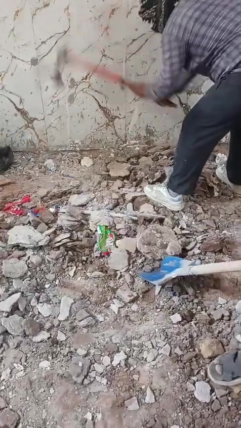 السلام عليكم كادر عمال تصعيد كافة مواد البناء على الضهر رمل طابوك تصعيد سيراميك اشتايكر كاشي فرمستون تكشير حيطان تفليش صب ابيوت تدخيل سبيس وحدل نقل اثاث البيت تصعيد اتراب السطح وحدل تشميع بتلو مساوه تطليع أنقاض قلع تراب قلع كاشي نعمل بنسب لأسعار شرط شغل درجه اولى خابرني وبخدمتك ‏‪***********‬‏ بية واتساب أي شي عندك خاص بلبناء خابرني أو راسني واتساب عملنا ليلا ونهارا
