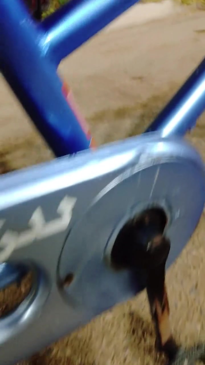 بيسكل للبيع بيدي مديل 20 نضافه 95بل ميه   لمكان بصره بو لخصيب الرقم *********** بيسكل منزله حاويه من حمدان  رايده ب 155 وبي مجال
