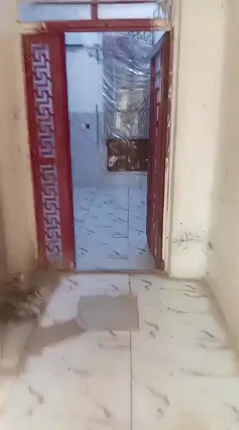 سلام عليكم
 بيت رهن  مساحه١٥٠م
غرفتين 
صاله 
استقبال صحيات ٢مناور 
نهاية حي العامل على الشارع الرئيسي قرب جامع اهل البيت 
———————————-
مكتب العناوي 
———————
***********
