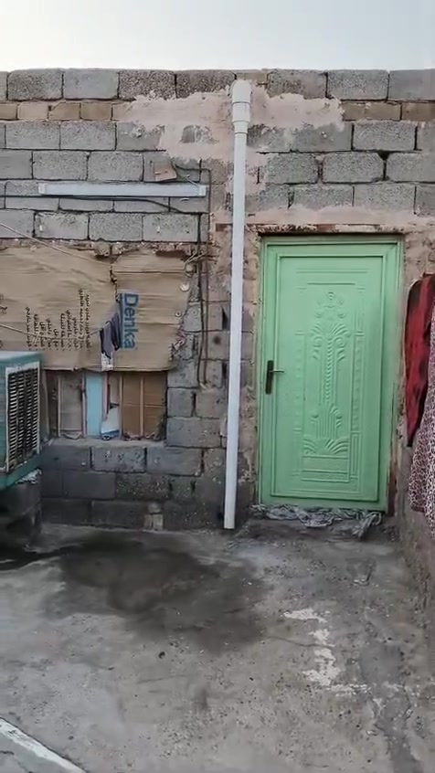 بيت للبيع المكان قاطع الجيش الشعبي يحتوي على ديوانيه وغرفه نوم وصاله ومطبخ وصحيات خارجيه للتواصل على الرقم ***********
