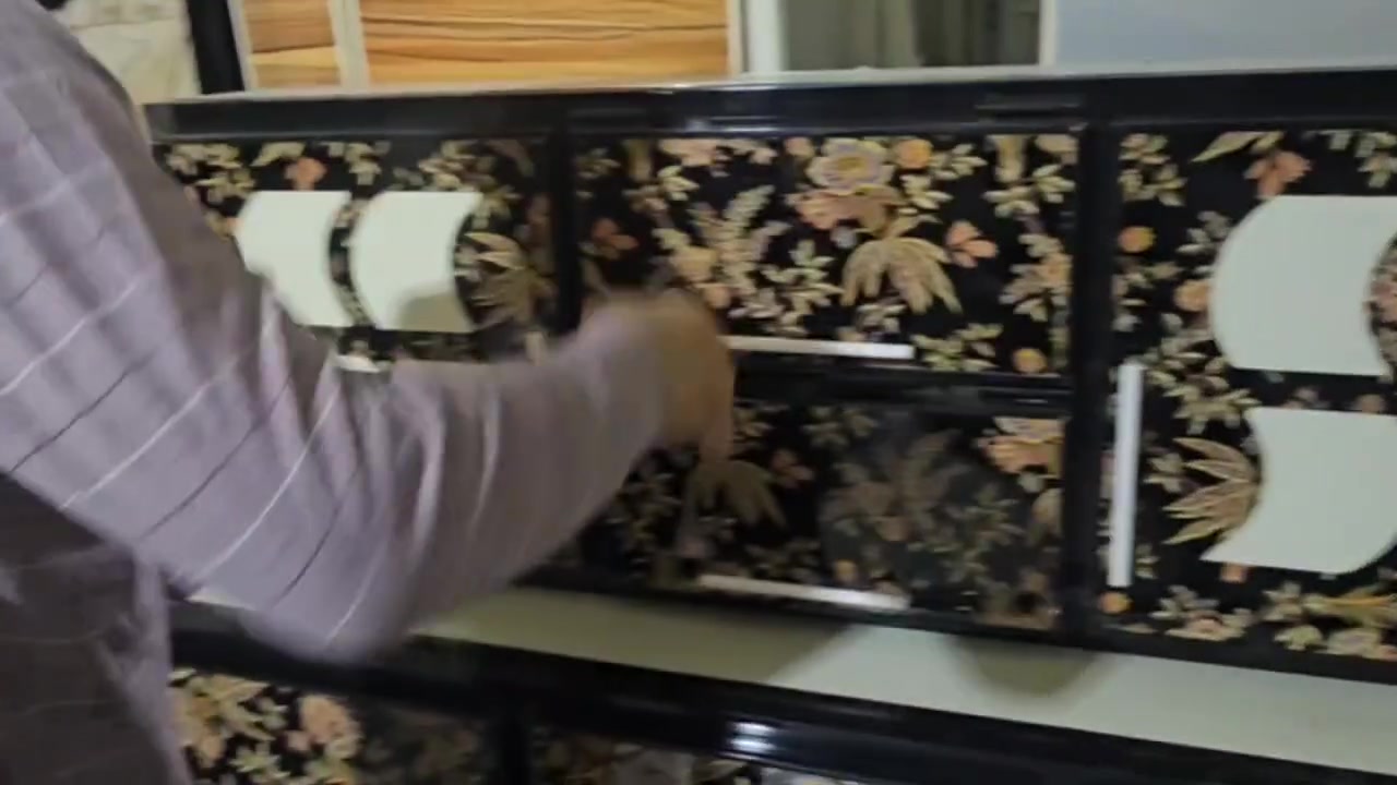 كاونترات شغل يدوي من المعمل، جودة وإتقان بكل تفصيلة
إذا تدور على كاونتر مرتب، عملي ومصنوع بعناية، نوفرلك كاونترات شغل يدوي من المعمل حسب الطلب وبمقاسات وتصاميم تناسب احتياجك.

نشتغل بإيدينا ونهتم بكل التفاصيل من القص والتجميع إلى التشطيب النهائي، حتى تحصل على شغل نظيف ومتين ويخدمك لفترة طويلة.

متوفر تفصال حسب القياس والمكان، وتكدر تختار التصميم واللون والمقاس اللي يناسبك.

للأسعار والاستفسار والتفاصيل راسلنا أو اتصل على:
***********

شغل معمل، تفصال حسب الطلب، وجودة نعتز بيها.
