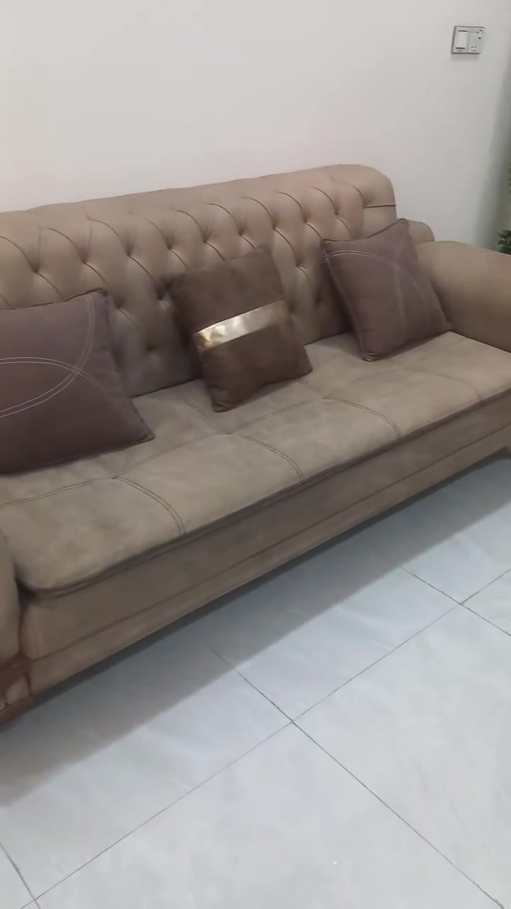تخم تركي ٧مقاعد درجه اولى نظيف جداً السعر ٤٠٠ الف وبي مجال للاتصال *********** عنواني حله ورديه خارج منطقة فلاح المشعل
